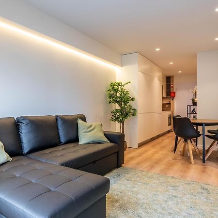 Trindade Bliss: 1Br W/ Free Parking By Lovelystay ปอร์โต ภายนอก รูปภาพ
