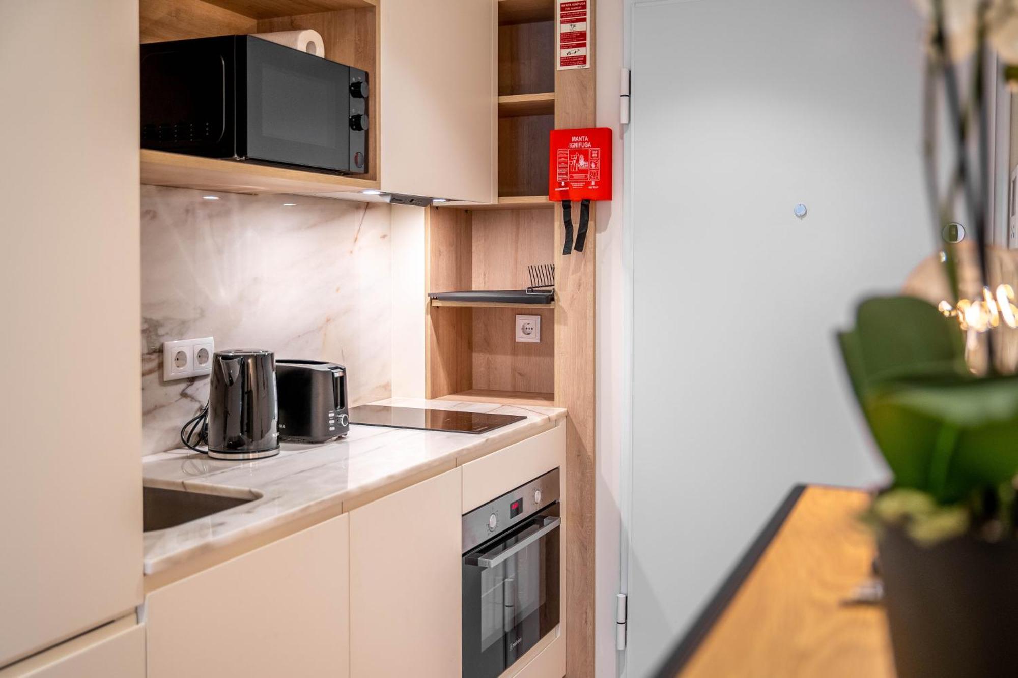 Trindade Bliss: 1Br W/ Free Parking By Lovelystay ปอร์โต ภายนอก รูปภาพ