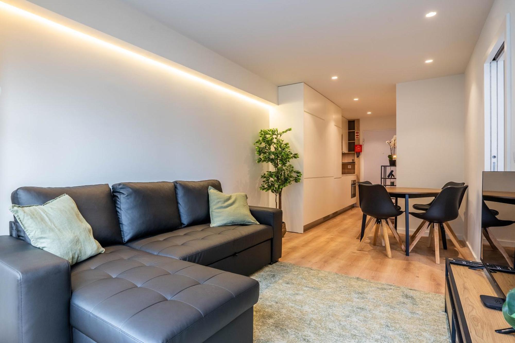 Trindade Bliss: 1Br W/ Free Parking By Lovelystay ปอร์โต ภายนอก รูปภาพ
