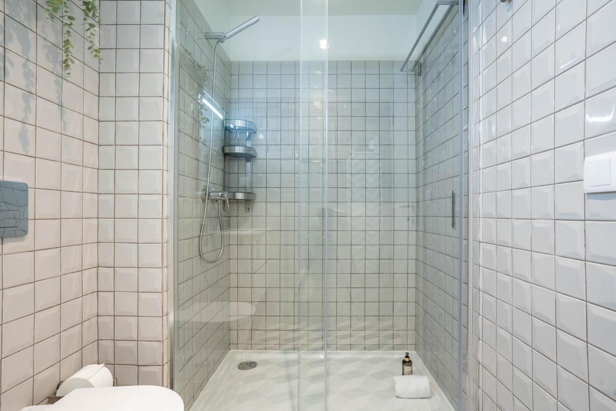 Trindade Bliss: 1Br W/ Free Parking By Lovelystay ปอร์โต ภายนอก รูปภาพ
