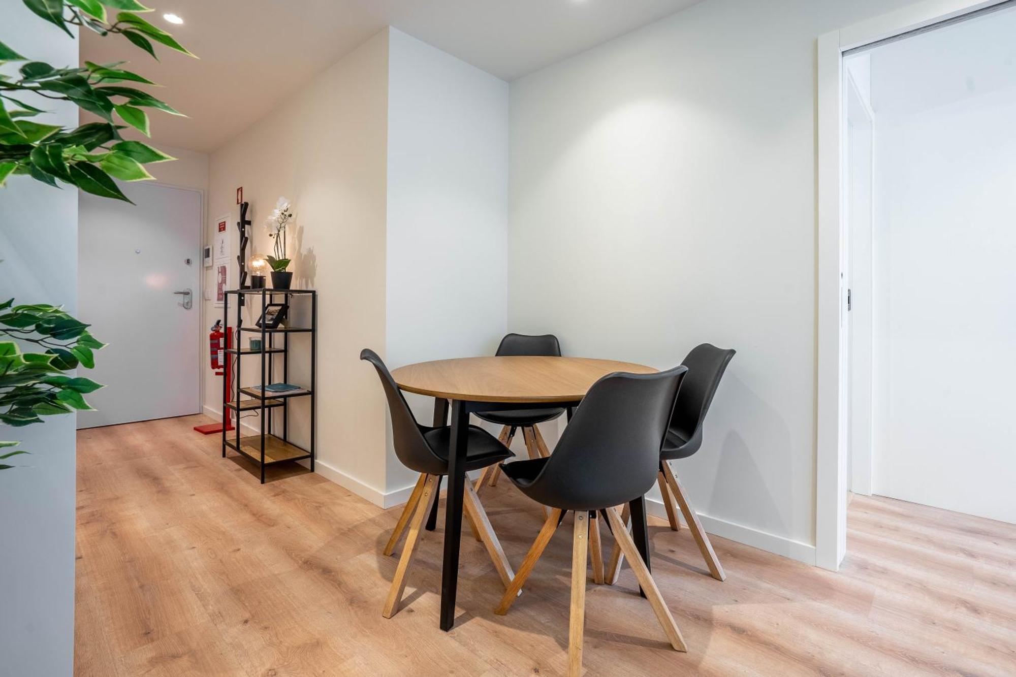 Trindade Bliss: 1Br W/ Free Parking By Lovelystay ปอร์โต ภายนอก รูปภาพ