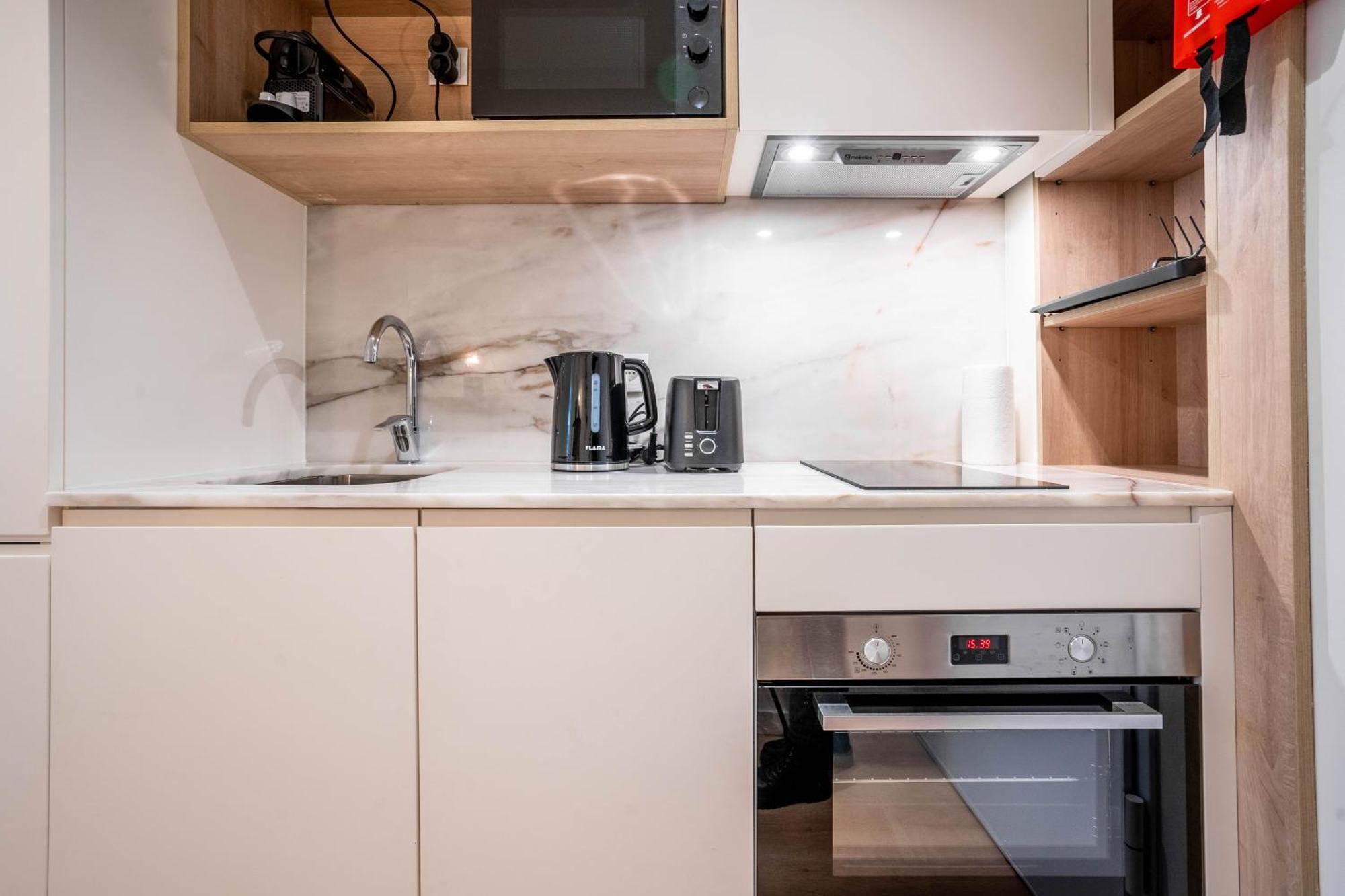 Trindade Bliss: 1Br W/ Free Parking By Lovelystay ปอร์โต ภายนอก รูปภาพ