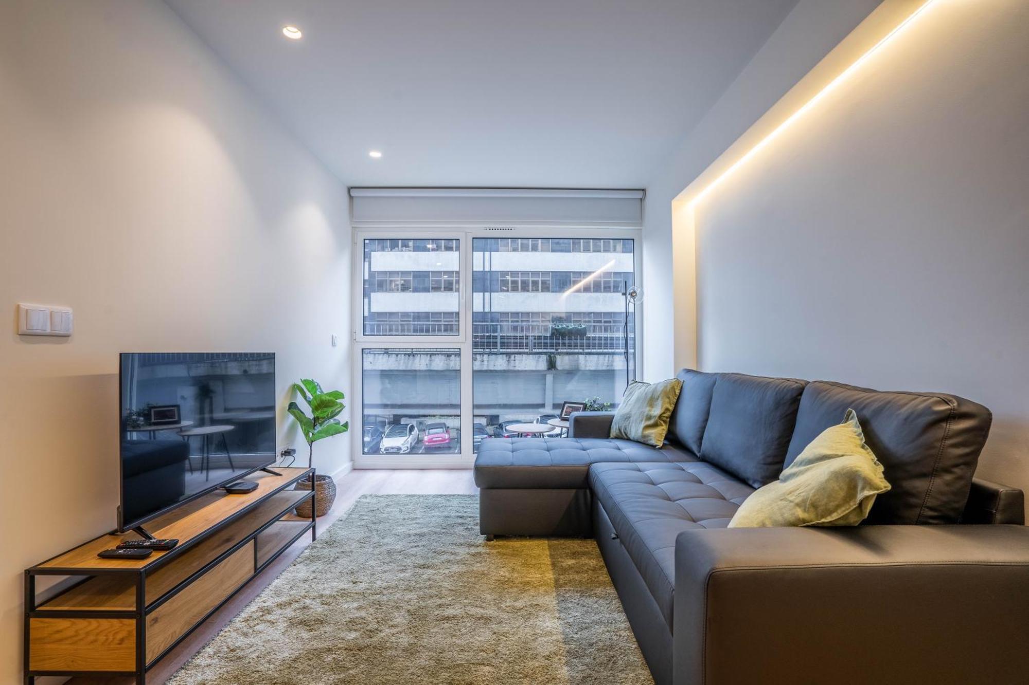 Trindade Bliss: 1Br W/ Free Parking By Lovelystay ปอร์โต ภายนอก รูปภาพ
