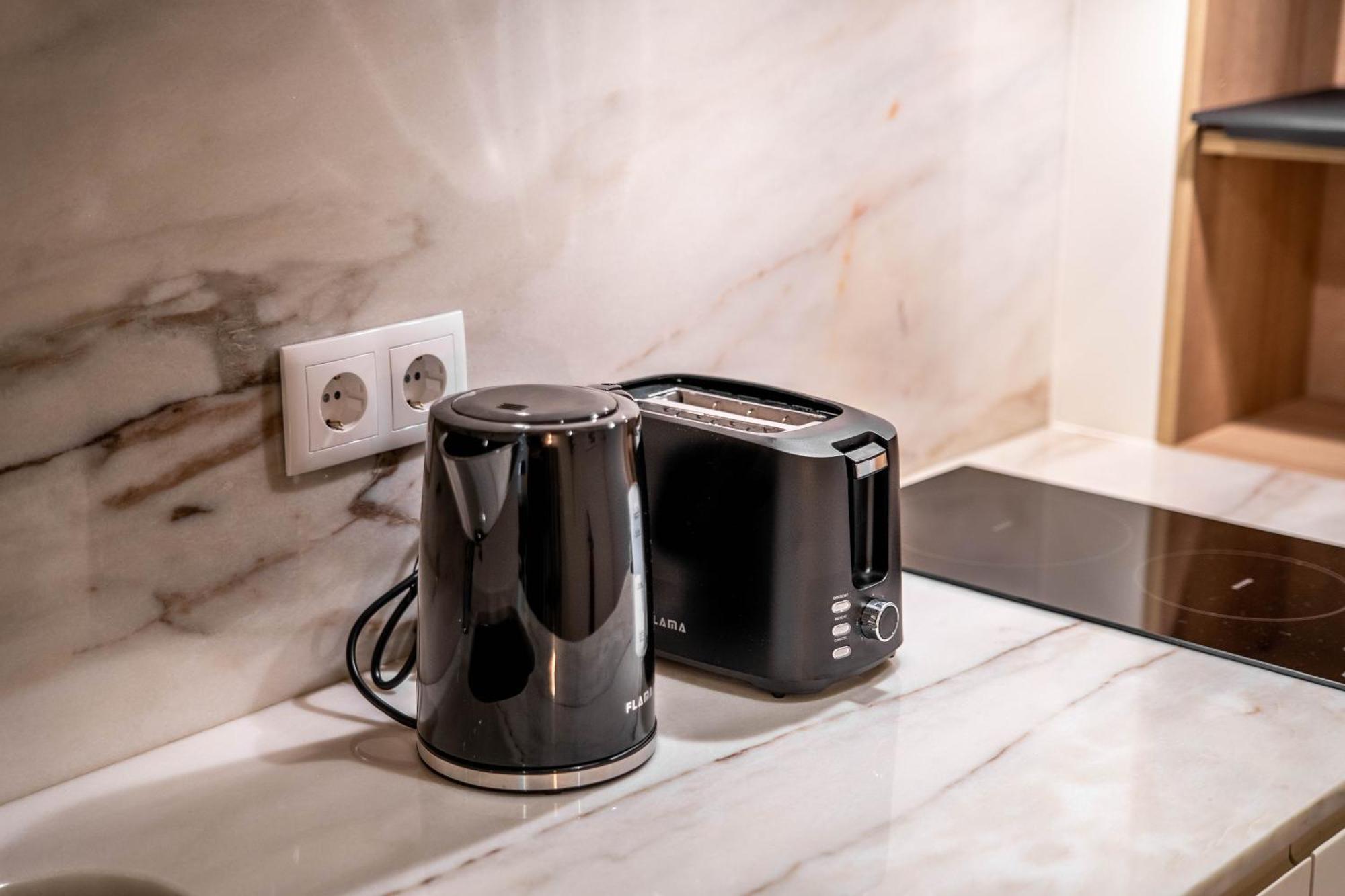 Trindade Bliss: 1Br W/ Free Parking By Lovelystay ปอร์โต ภายนอก รูปภาพ