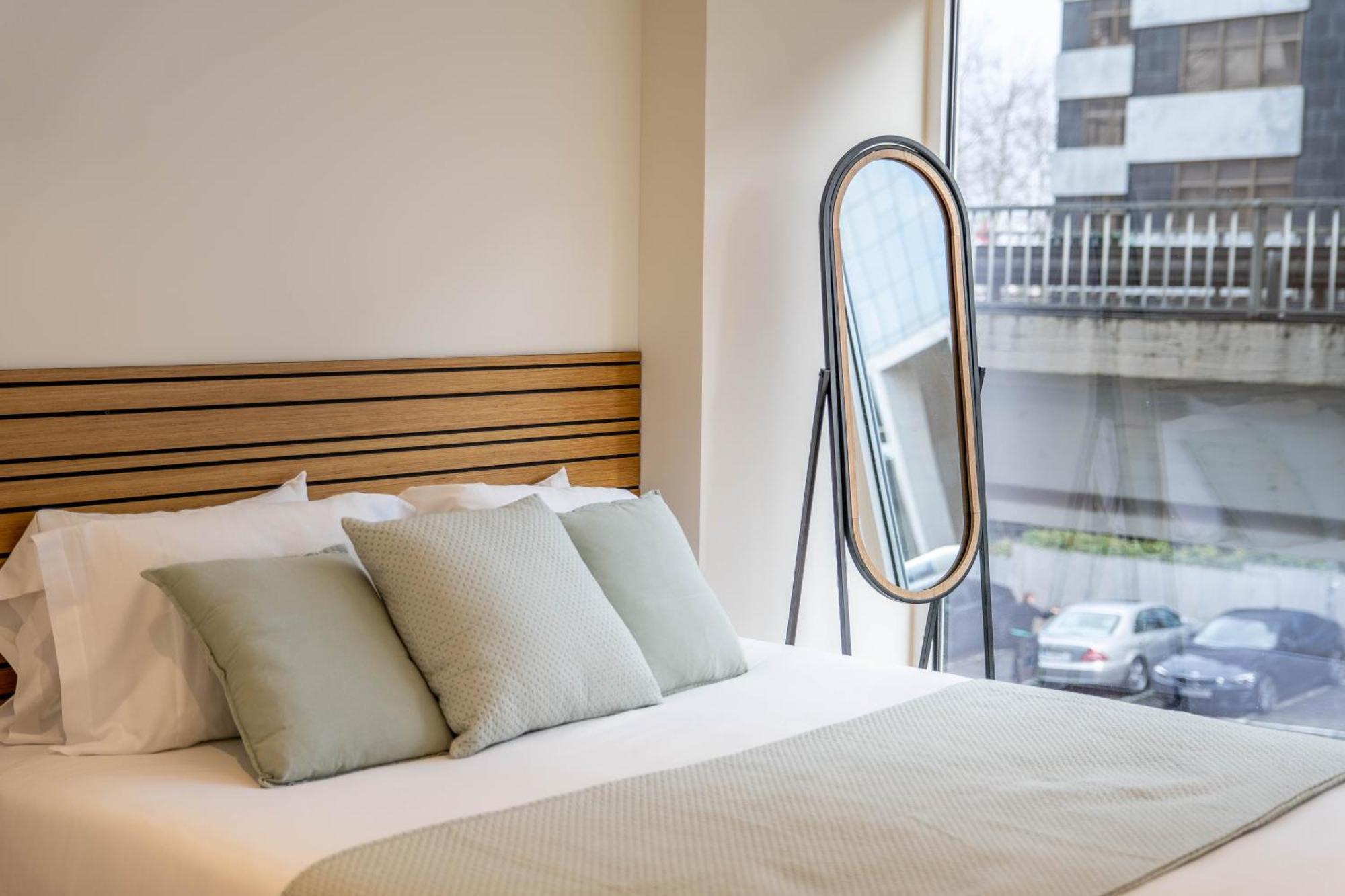 Trindade Bliss: 1Br W/ Free Parking By Lovelystay ปอร์โต ภายนอก รูปภาพ