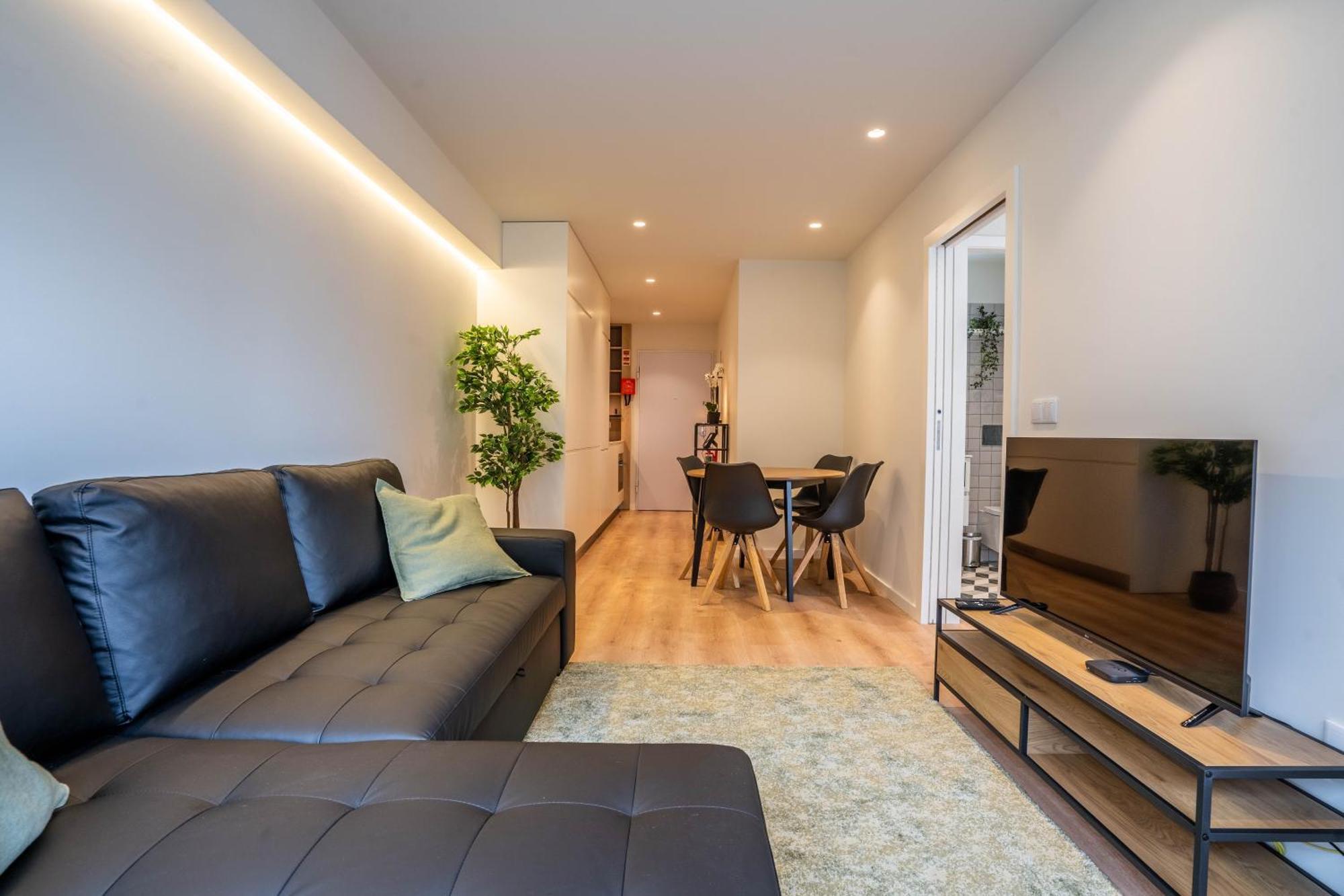 Trindade Bliss: 1Br W/ Free Parking By Lovelystay ปอร์โต ภายนอก รูปภาพ