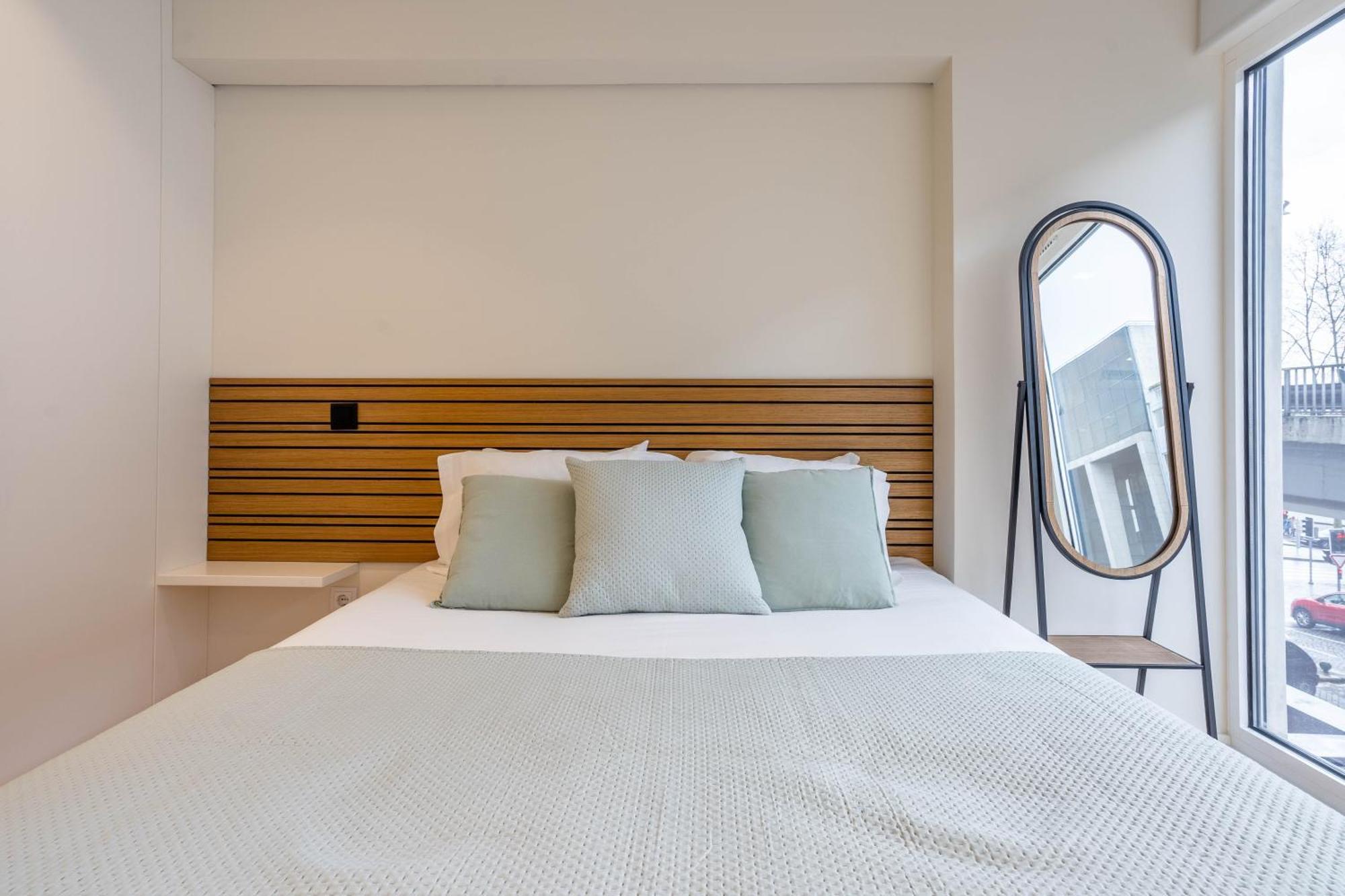 Trindade Bliss: 1Br W/ Free Parking By Lovelystay ปอร์โต ภายนอก รูปภาพ